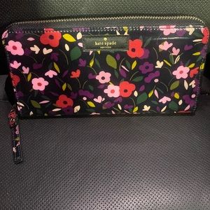 Kate spade larger wallet